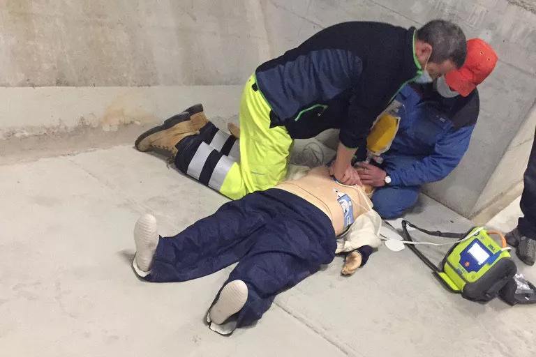 BLS-AED-Training unter fachlicher Anleitung